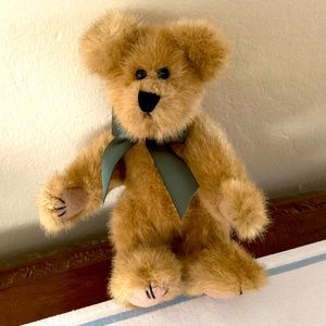 VINTAGE Collectible Boyd’s Bears Teddy Bear with green ribbon
